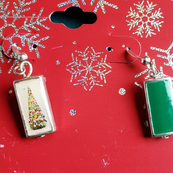 3/10$ NWT Christmas tree double sided earrings - Picture 2 of 5